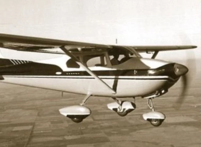 Cessna 182 w locie