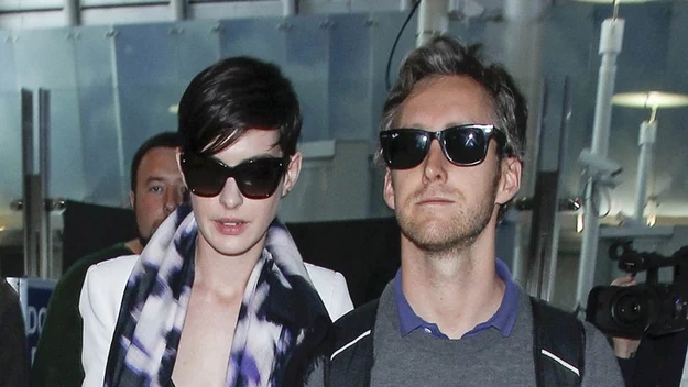 Anne Hathaway i Adam Shulman