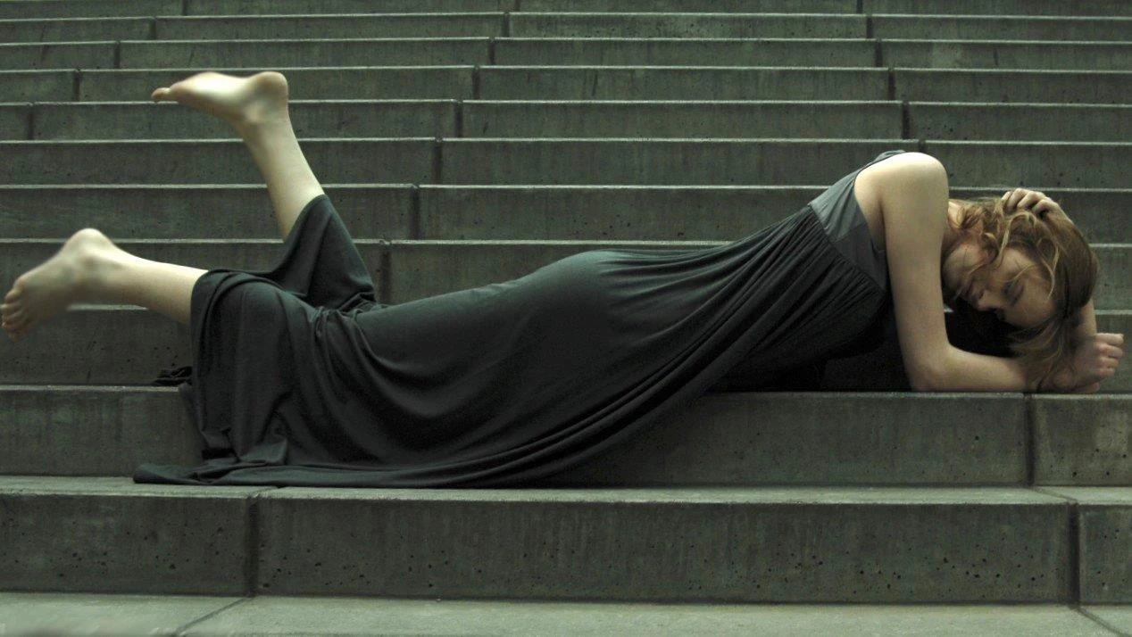 W kolekcji wiosna/lato 2014 dominują: włoski jedwab i bawełna, a także polska dzianina, łączona z naturalnymi skórami. W ofercie znalazły się: sukienki, spodnie, spódnice, tuniki. Całość dopełniają t-shirty i bluzki z nadrukami