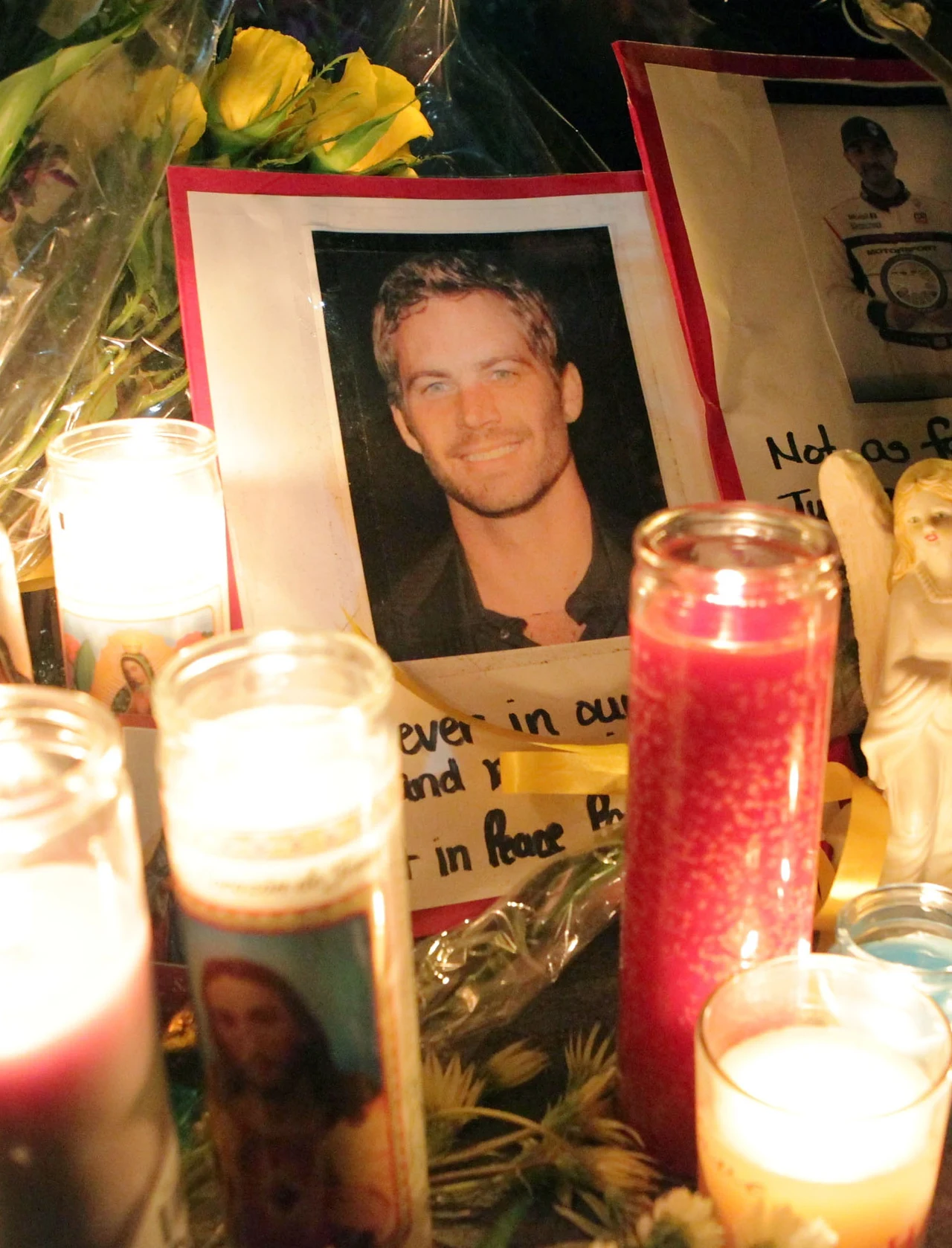 Fani opłakują Paula Walkera Fani opłakują Paula Walkera