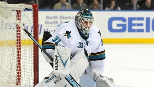 Bramkarz "Rekinów" Antti Niemi