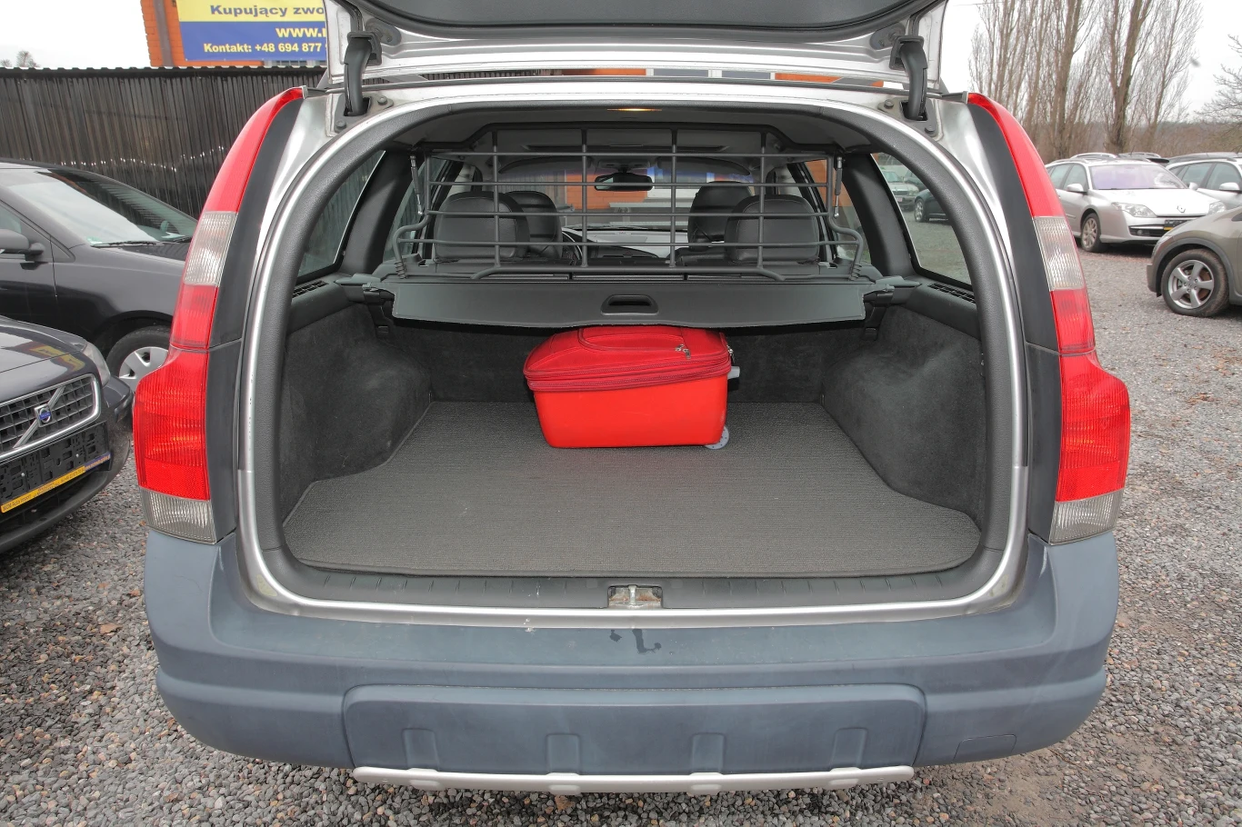 Pojemność 485 l nie jest może rekordem, ale bagażnik ma bardzo regularny kształt i fabryczną kratkę (nie typu VAT-1). Pojemność 485 l nie jest może rekordem, ale bagażnik ma bardzo regularny kształt i fabryczną kratkę (nie typu VAT-1).