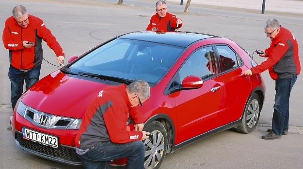 Dysponując elektronicznym miernikiem i podstawową wiedzą każdy może zbadać powłokę lakierniczą auta.