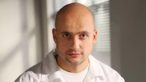 Przystojny doktor robi wrażenie na pacjentkach szpitala w Leśnej Górze.