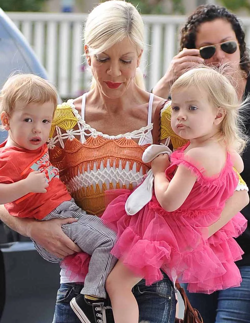 Tori Spelling z dziećmi Tori Spelling z dziećmi