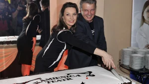 Emilian Kamiński i Justyna Sieńczyłło wspólnie pokroili urodzinowy tort