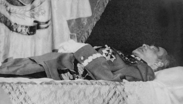 Zwłoki Marszałka Piłsudskiego w kaplicy żałobnej w Belwederze,  Warszawa, 14.05.1935