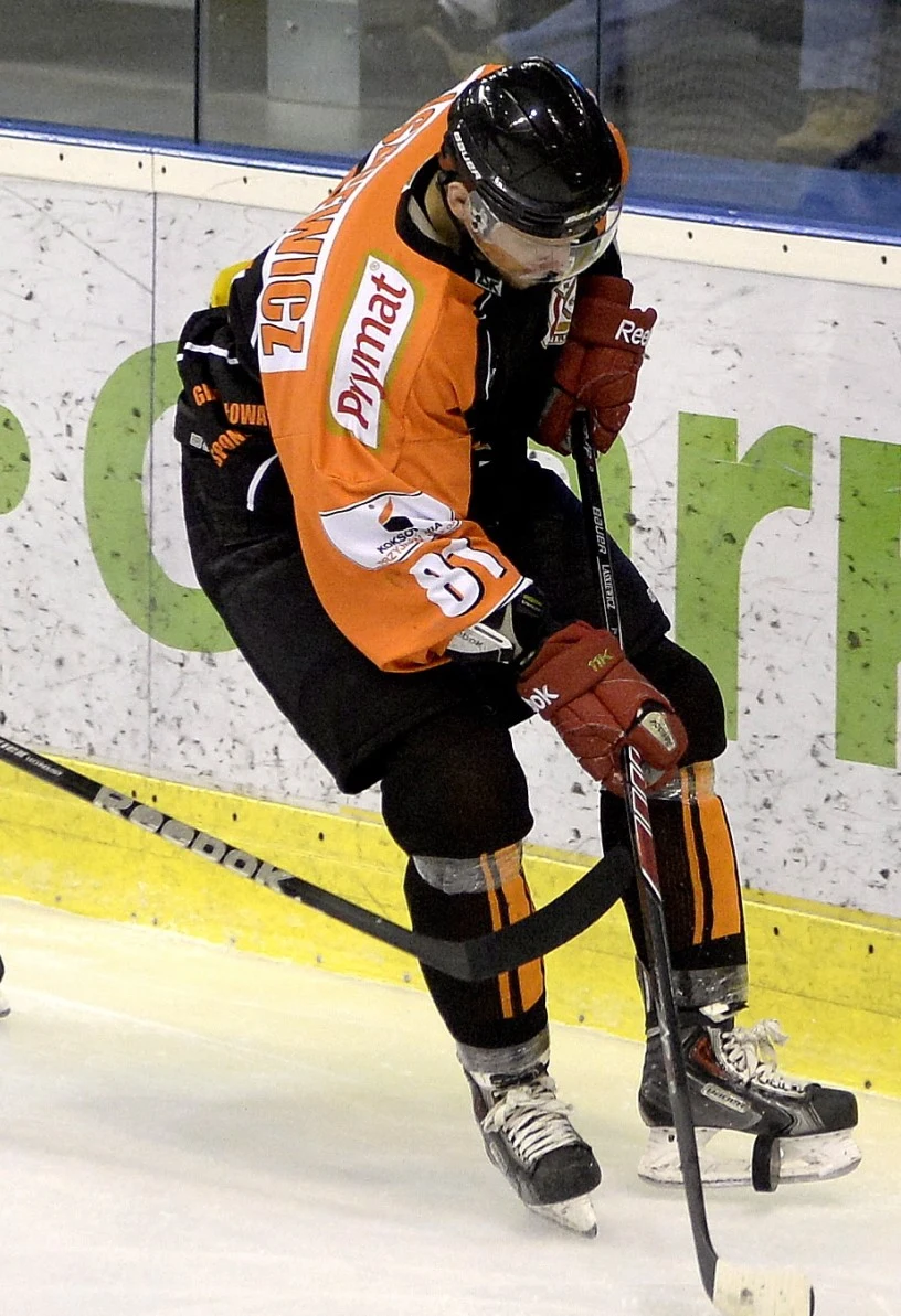 Leszek Laszkiewicz wypracował trzy bramki dla JKH. Leszek Laszkiewicz wypracował trzy bramki dla JKH.