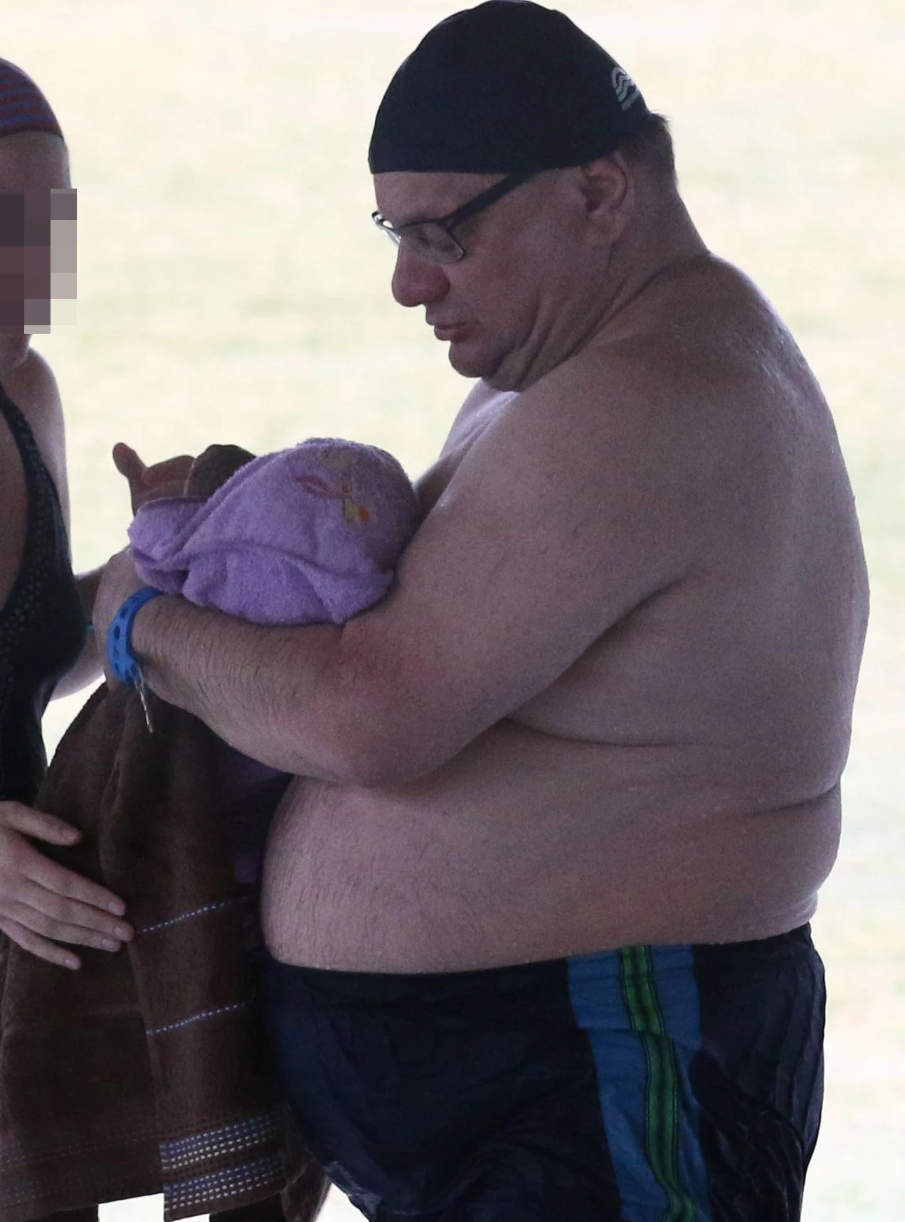 Ryszard Kalisz z synem na basenie Ryszard Kalisz z synem na basenie