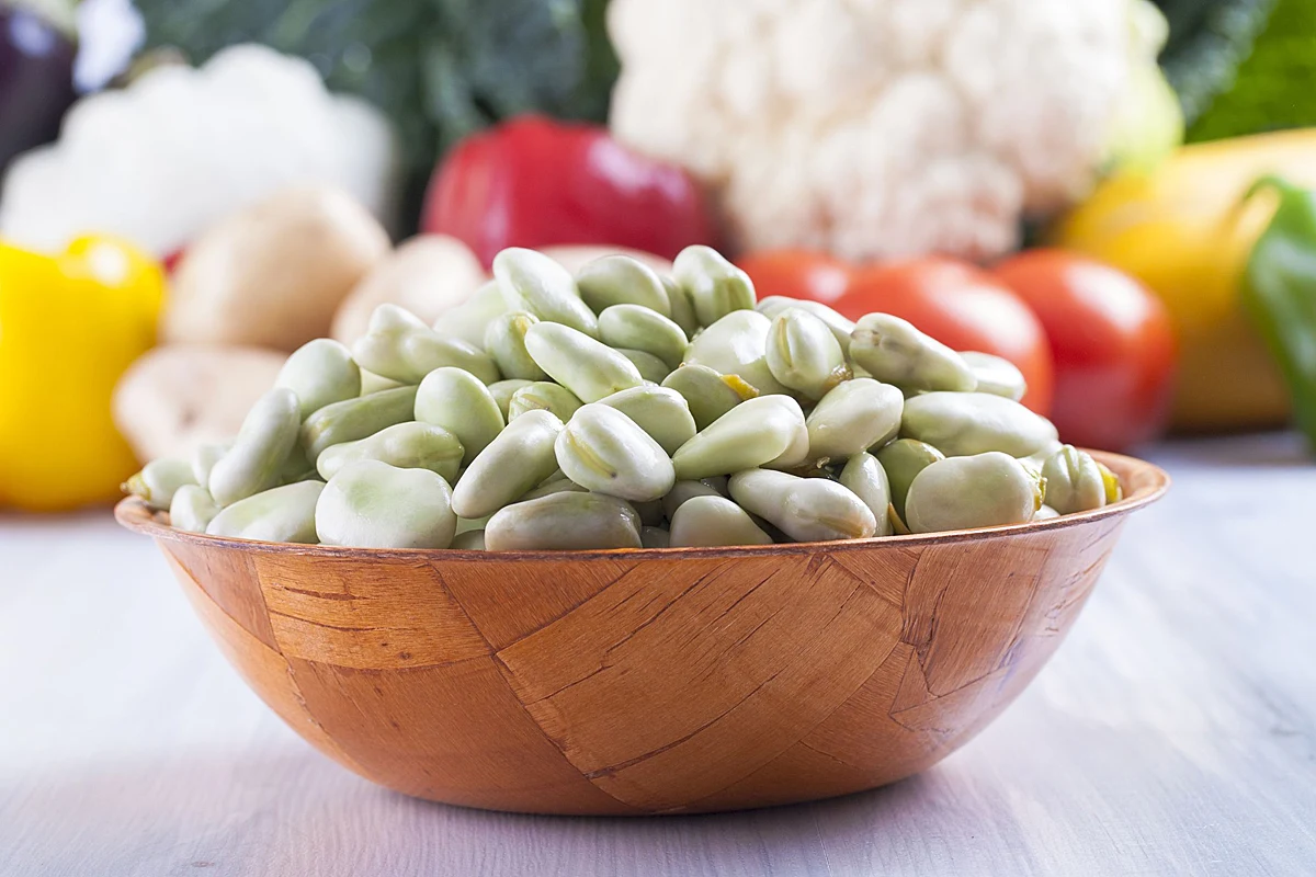 Bób należy gotować w wodzie z dodatkiem cukru i soli