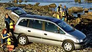 Zafira w Japonii jako Subaru Traviq