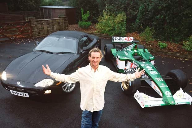 Carl Fogarty i dwa jaguary (kliknij)