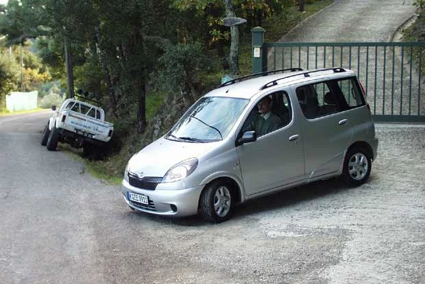 Toyota Yaris Verso (kliknij)