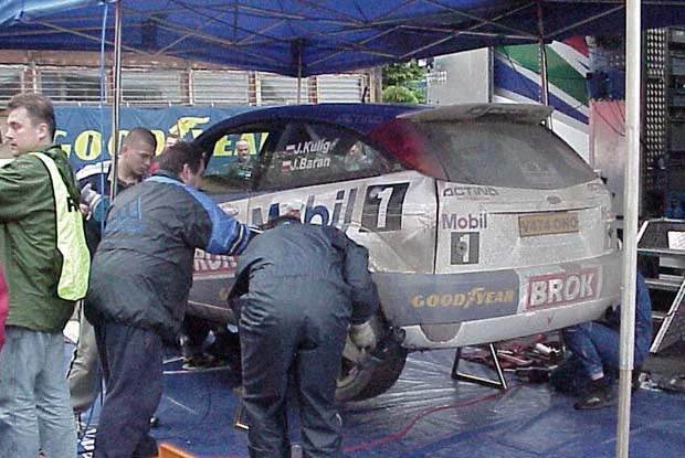 Ford Focus WRC w strefie serwisowej Ford Focus WRC w strefie serwisowej