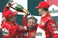 Barrichello, Jean Todt i Schumacher na podium