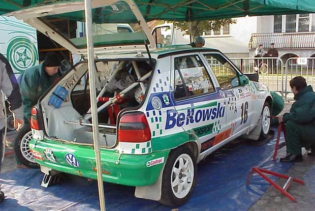 Skoda Marcina Bełtowskiego w strefie serwisowej (kliknij) Skoda Marcina Bełtowskiego w strefie serwisowej (kliknij)