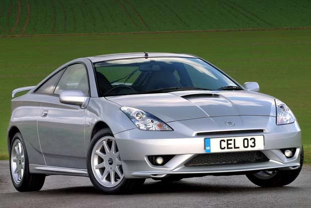 Toyota Celica z zestawem fabrycznych gadżetów (kliknij)