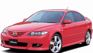 Sportowa mazda ze znaczkiem "23Z"