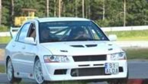 Lancer EVO7 - nowa broń Castrol Q-Service