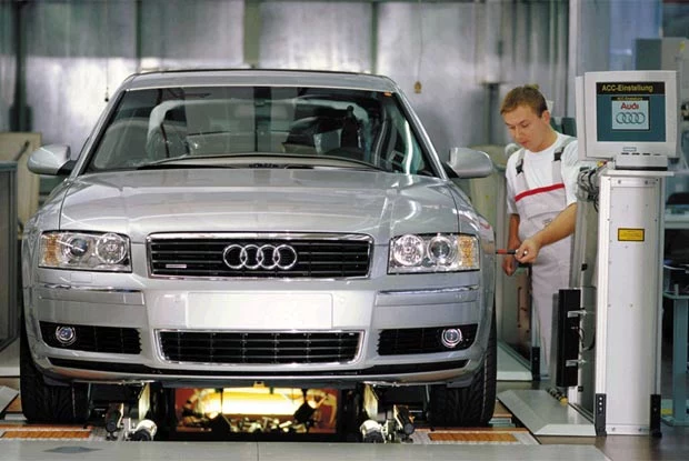 Wygląda na to, że właściciele nowych Audi A8 są częstymi gośćmi serwisów (kliknij) Wygląda na to, że właściciele nowych Audi A8 są częstymi gośćmi serwisów (kliknij)
