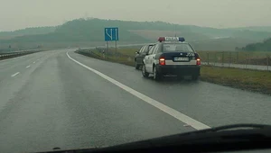 Policja nie może zatrzymywać na autostradzie!