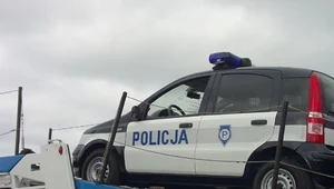 Policjanci nielegalnie w radiowozie