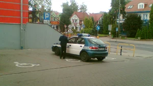 Parkowanie według policjantki. Blondynki