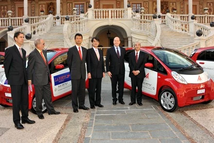 Przekazanie samochodów Przekazanie samochodów