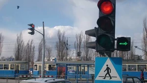 A czy ty  zatrzymujesz się na skręcie warunkowym w prawo na czerwonym świetle  i zielonej strzałce?