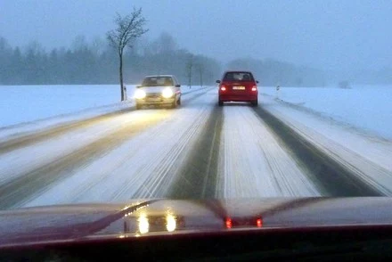 Na wielu drogach panują trudne warunki