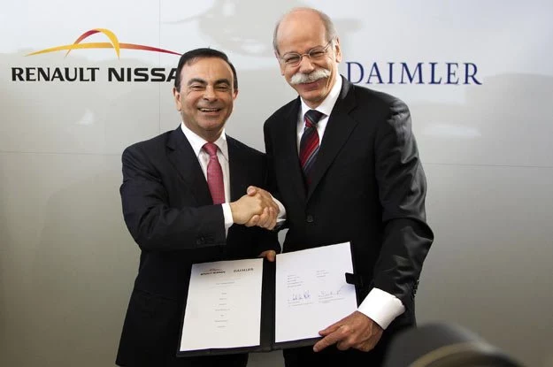 Carlos Ghosn (Renault-Nissan) i Dieter Zetsche, szef Daimler AG po podpisaniu umowy o współpracy