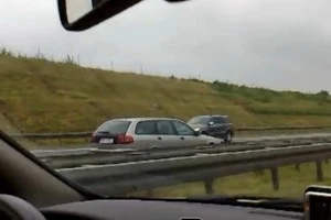 130 km/h autostradą pod prąd! 130 km/h autostradą pod prąd!