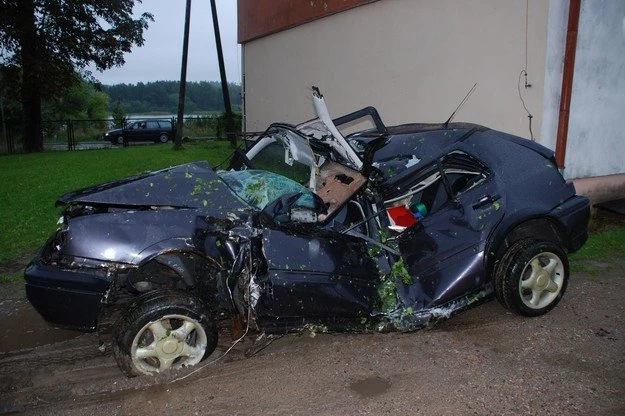 Samochód został kompletnie zniszczony