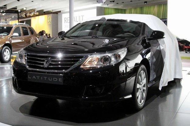 Renault latitude na salonie w Moskwie