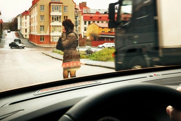 W starciu z samochodem pieszy nie ma szans