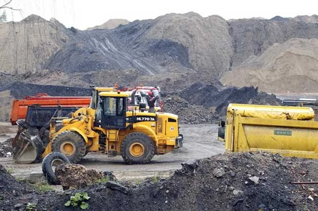 Z tego odcinka autostrady A1 grupa przestępcza kradła cenne kruszywo służące do budowy drogi