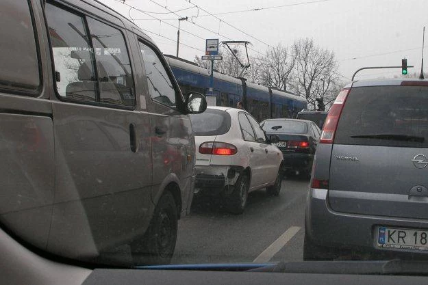 Ile kosztuje stanie w korkach?