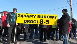 A Polacy konsekwentnie żądają dróg...