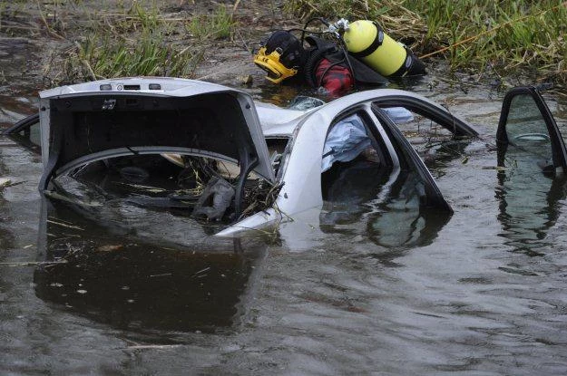 Auto wpadło do jeziora