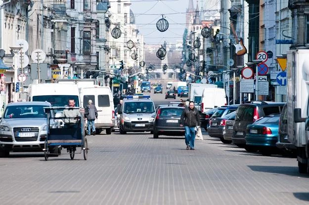 W centrach miast pojawia się coraz więcej zakazów ruchu / Fot. Łukasz Szeląg