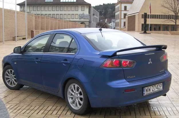 Mitsubishi lancer sedan