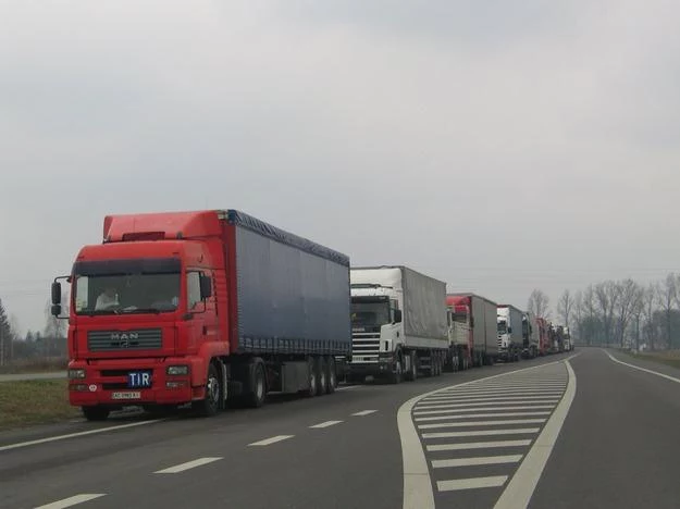 Transportowcy chcą opóźnienia wprowadzenia e-myta