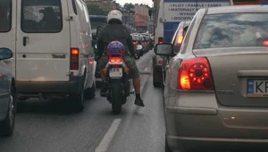 Masz motocykl? Stój w korku, albo zapłacisz mandat!