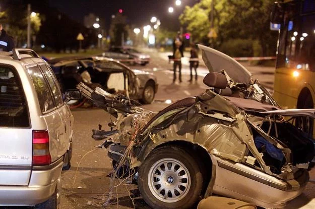 BMW rozpadło się na dwie części. Fot: Radosław Sałaciński