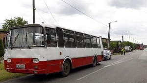 Autobus potrącił dzieci na przejściu dla pieszych