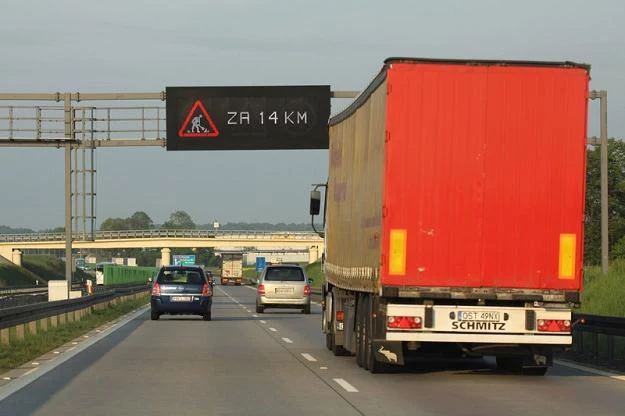 Na autostradach tiry zaczną płacić na bramkach. Fot: Łukasz Jóźwiak