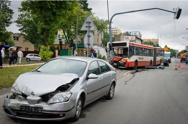 Do zderzenia doszło na skutek awarii hamulców w autobusie