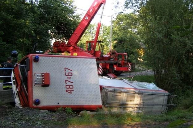 Samochód wjechał do rowu / Fot: ratownictwo.opole.pl