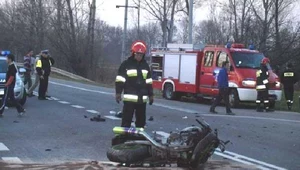 Motocyklista zderzył się z sarną i autem. Nie żyje