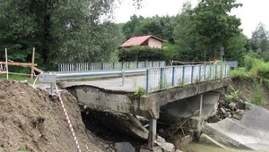 Paląca sprawa tajemniczego mostu